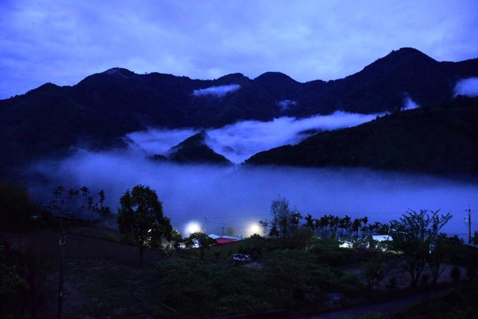 Walk Cloud Bed And Breakfast Meishan Exterior photo